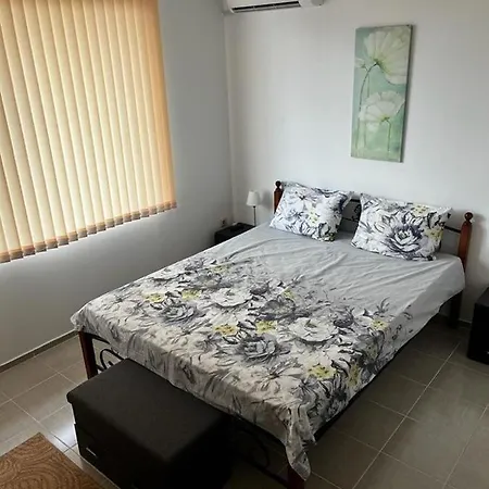 アパート Gorgeous, 3 Bed At Bay View Kosharitsa