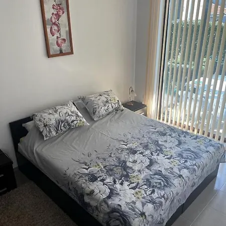 Gorgeous, 3 Bed At Bay View Kosharitsa